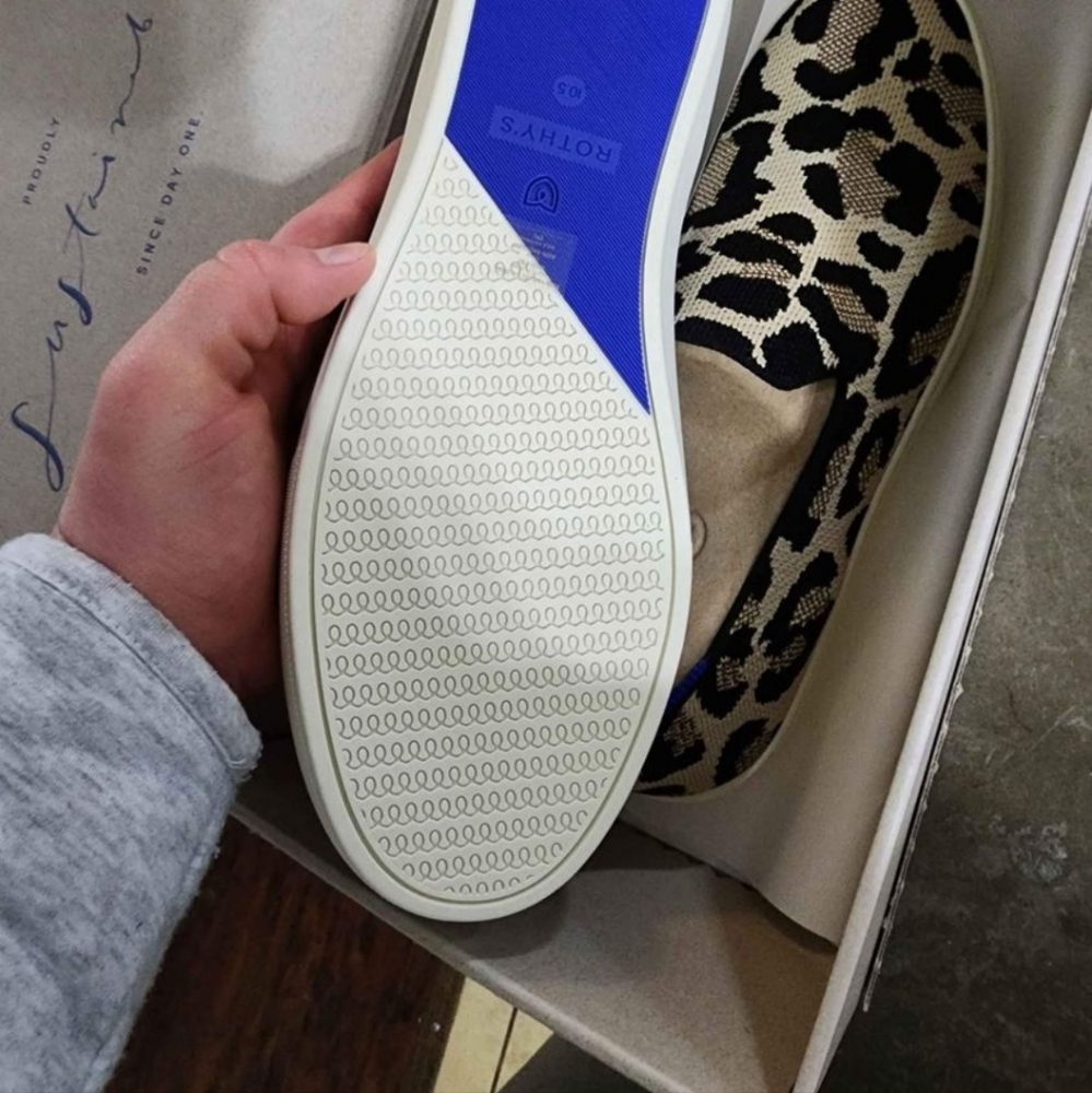 Rothys 10 1/2 desert cat sneakers